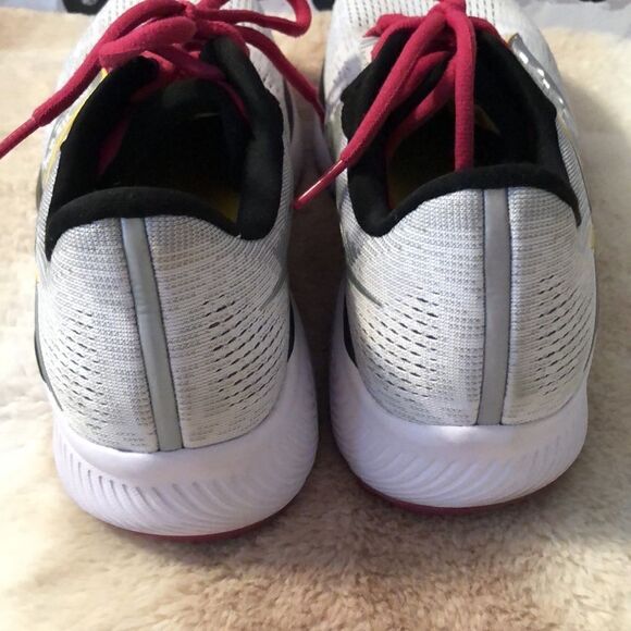 Saucony 8 Guide 14 Running Sneakers in Light Gray Burgundy - Picture 7 of 13